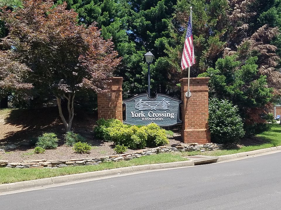 1st image of 105 Kingsbridge Ln