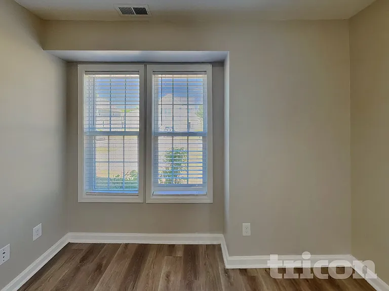 2410 King Malcolm Ln — Photo 9
