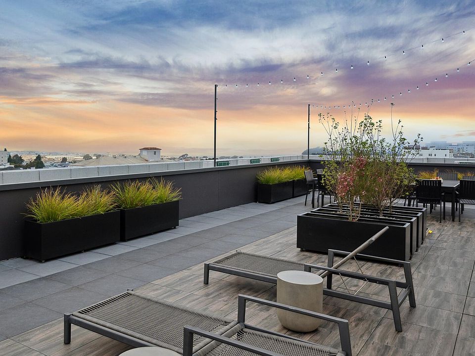 Rooftop with views of Golden Gate Bridge
