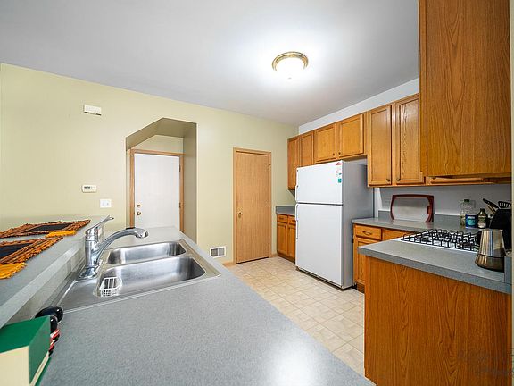 4th image of 2472 Evergreen Cir