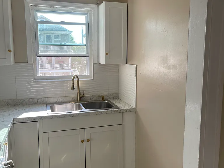 30 Pekin St — Photo 7