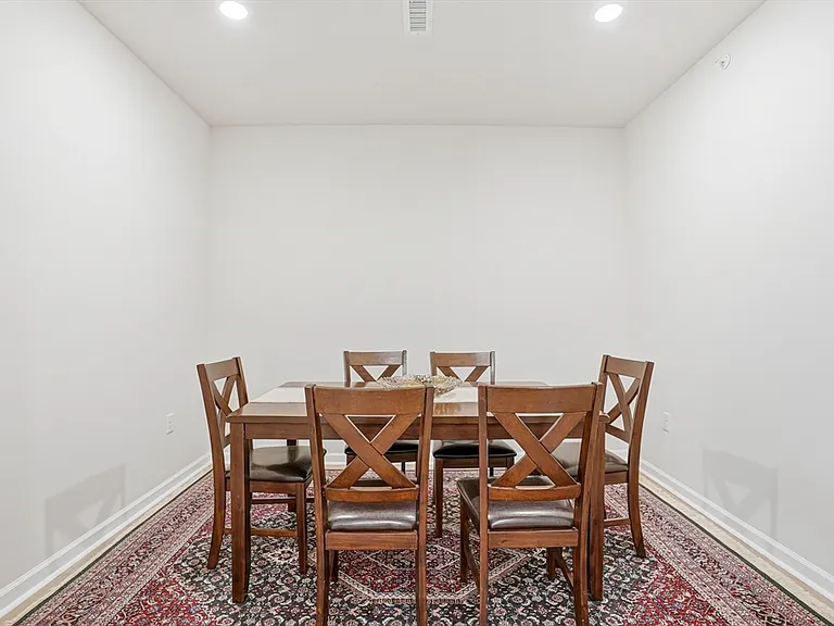 4 Winslow Ln #410 — Photo 15
