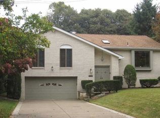 5448 Darlington Rd, Pittsburgh, PA 15217