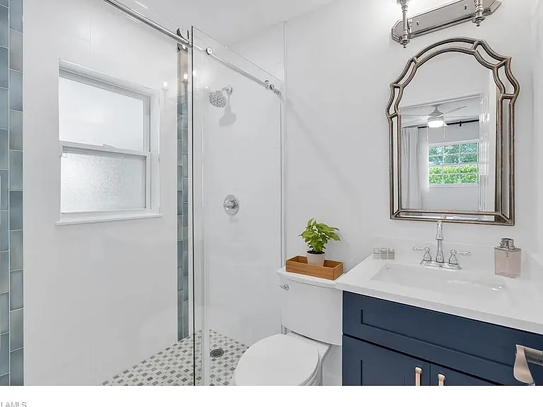 250 Willowick Dr — Photo 8