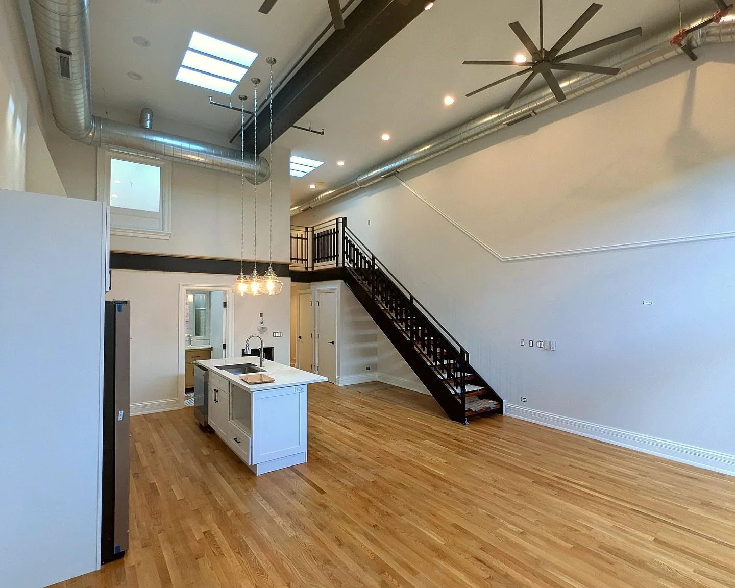 2 bed, 1200 sqft, $3,950 — Photo 2