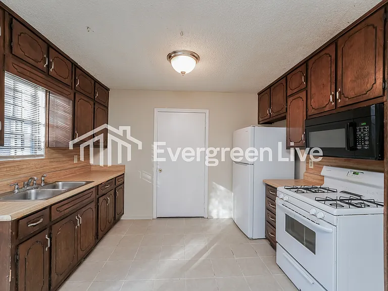 5355 Bleckley Ct — Photo 5
