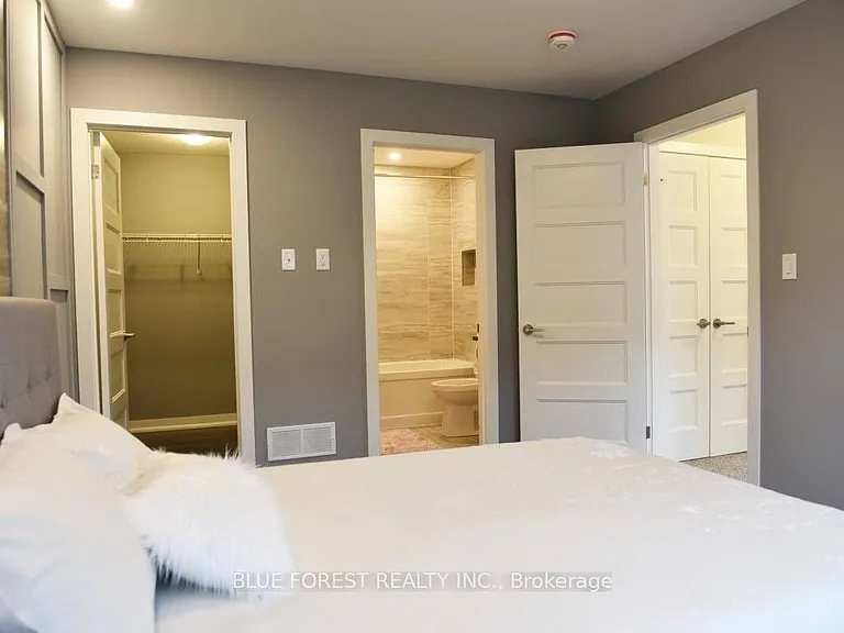 933 Manhattan Way #933 — Photo 11