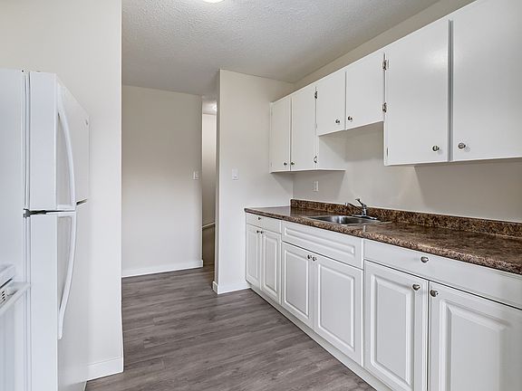 4th image of 26 Maxwell Cres #0B-1Ba