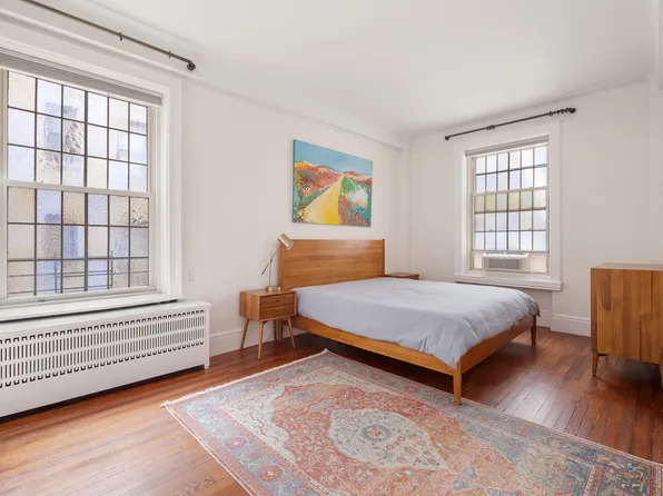 180 Riverside Drive image 10 of 14