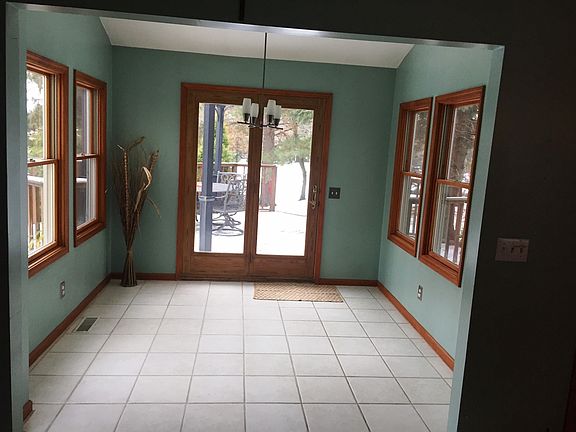 3rd image of 17604 Plymouth Row