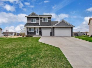 908 Wyatt Cir, Montrose, MN 55363