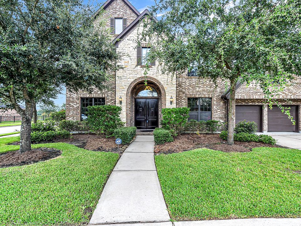 1st image of 71 Wyndehaven Lakes Dr