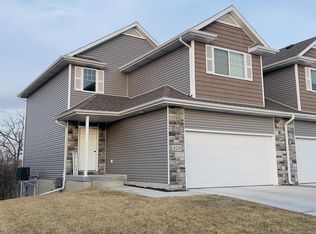 8230 Broken Ridge Dr, Lincoln, NE 68526