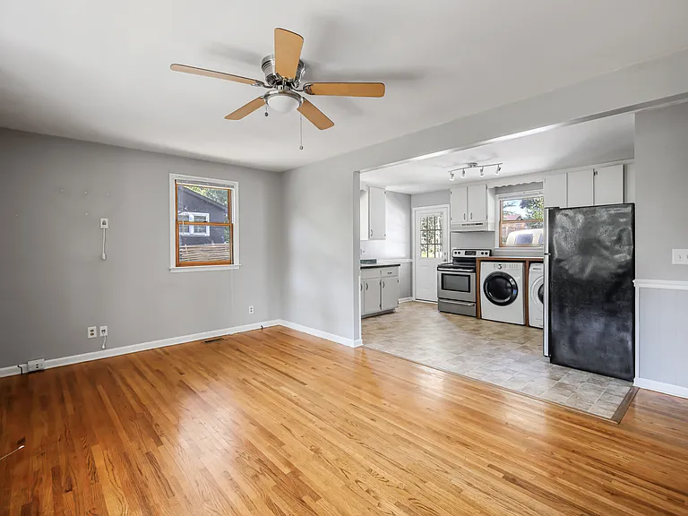 320 Oak St — Photo 8