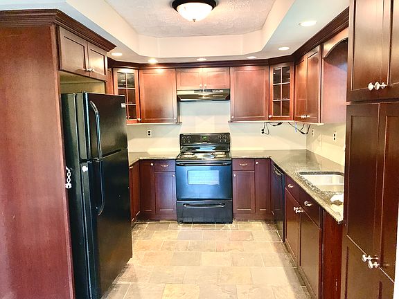 3rd image of 3471 Castleton Hl