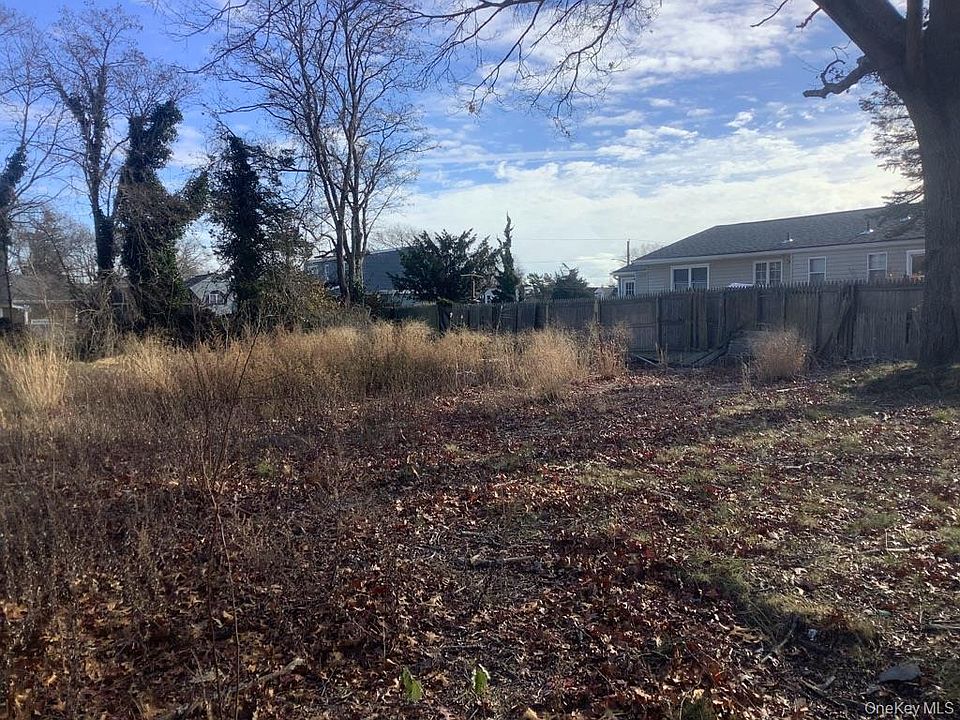 2nd image of 201 Phyllis Drive