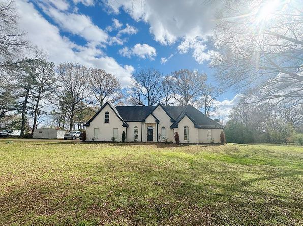 1605 Windy Ln