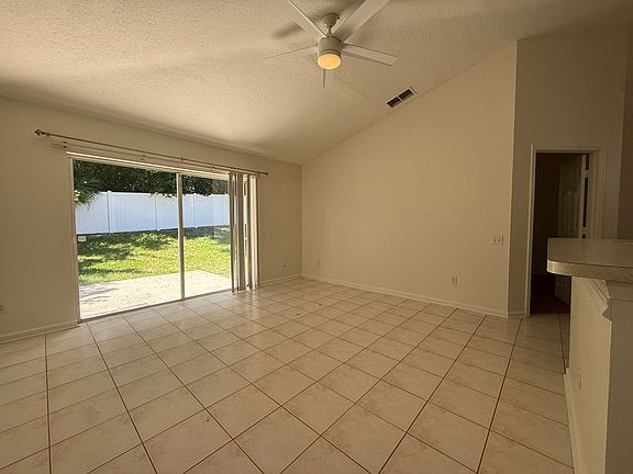 5th image of 1905 Pine Bay Dr