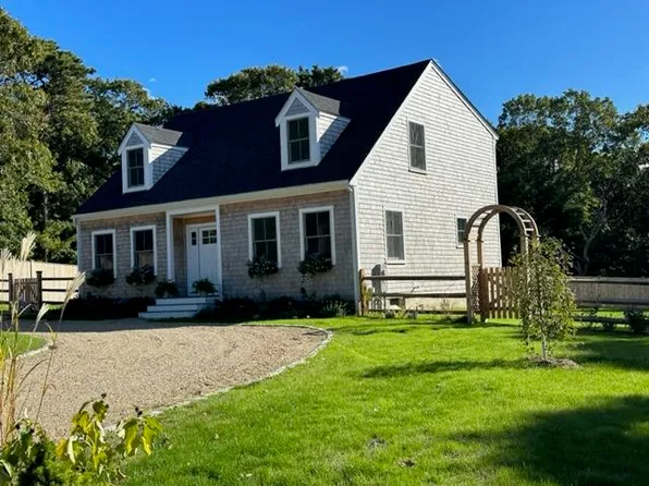 25 Inca Rd, Oak Bluffs, MA 02557