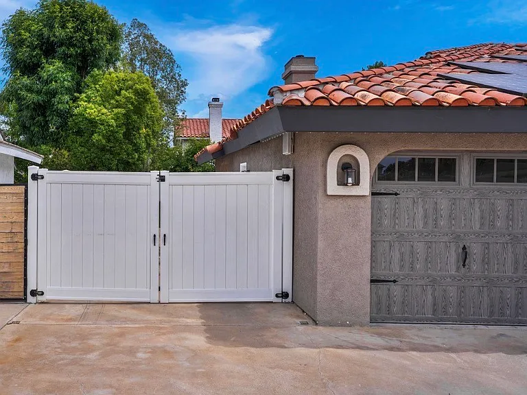 24050 Canyon Lake Dr N — Photo 3