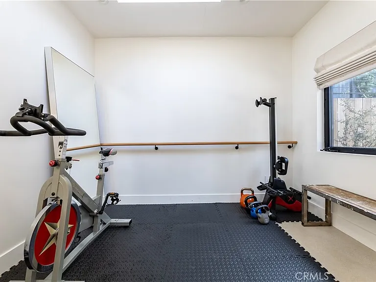 1821 Edgecliffe Dr — Photo 23