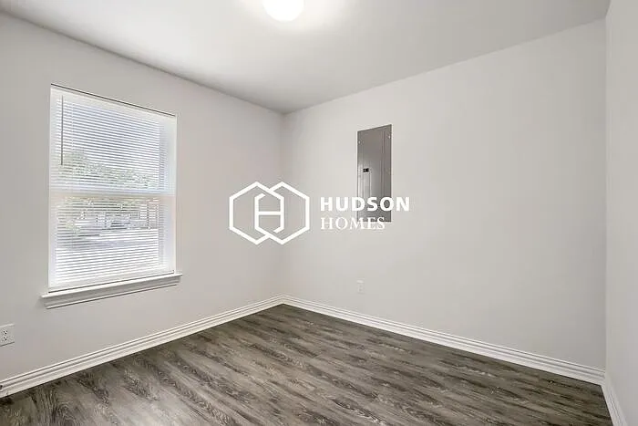 408 Jonathan St — Photo 10