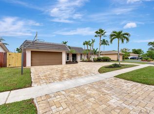 5121 N 37th St, Hollywood, FL 33021