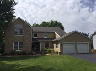 7 Cedarwood Dr, Fairport, NY 14450