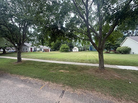 3rd image of 596 W Fennville St