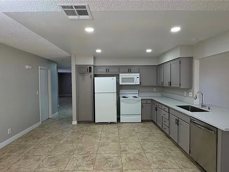 3564 Redwood St — Photo 9
