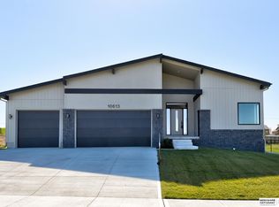 10613 Lake Tahoe Dr, Papillion, NE 68046