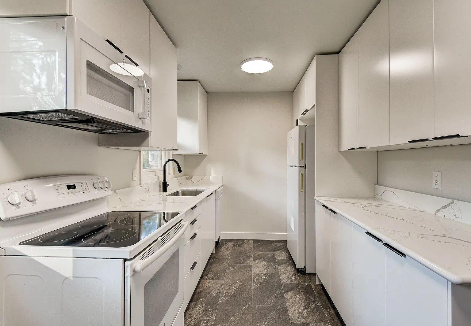 4 bed, 1800 sqft, $2,000 — Photo 4