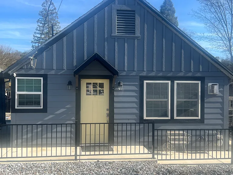 407 Berry St — Photo 3