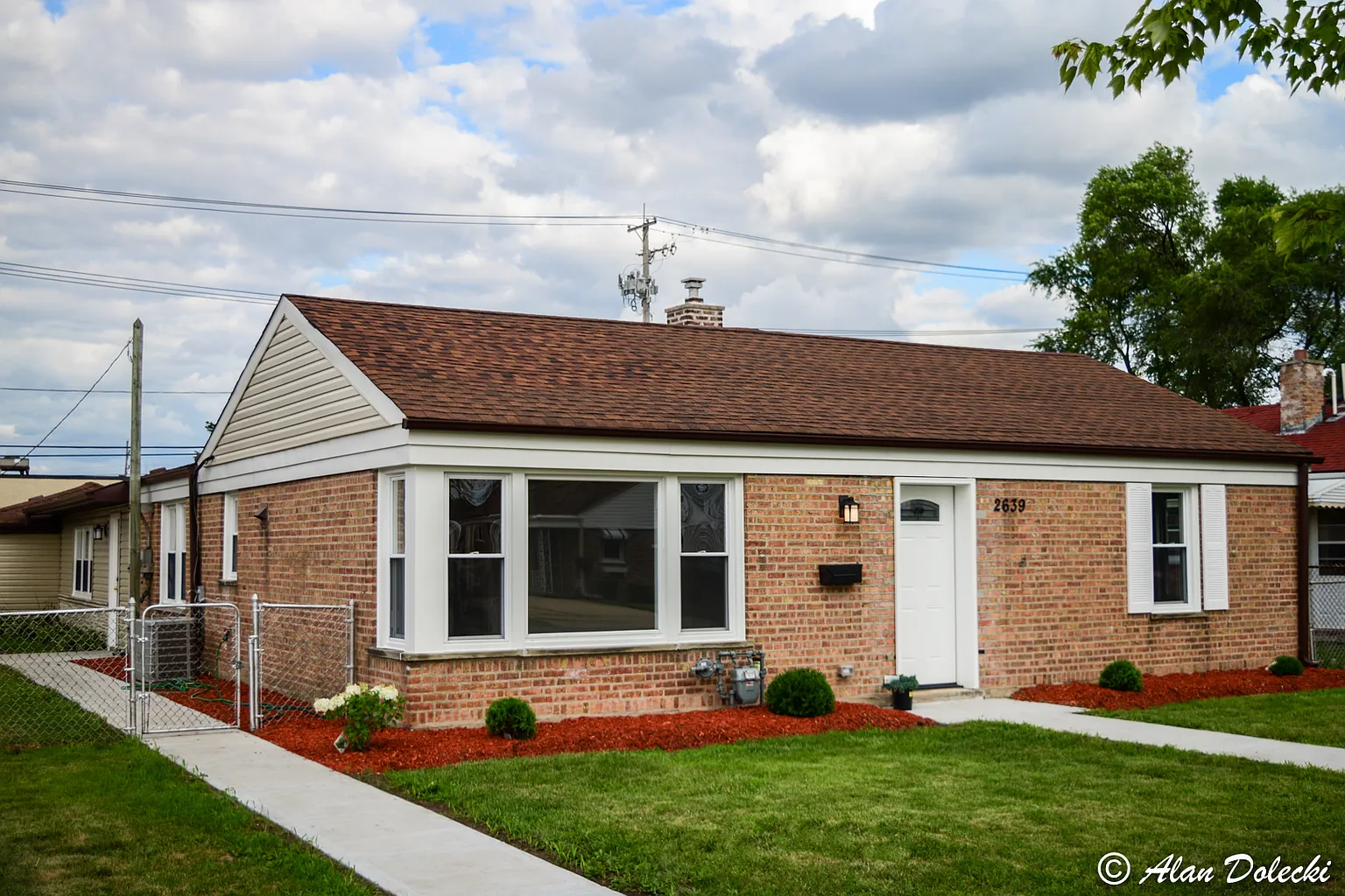 2639 Leona St photo 1