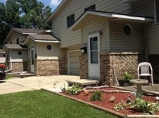 702 11th Ave, Sterling, IL 61081