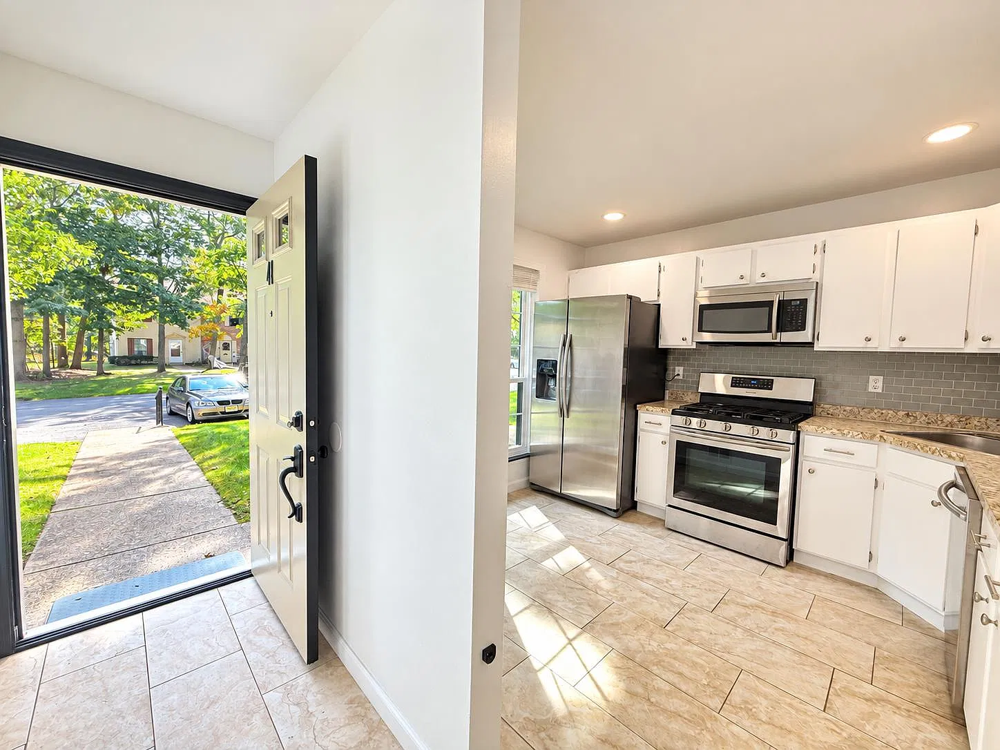 2 bed, 2.5 bath, 1254 sqft, $2,200 — Photo 2