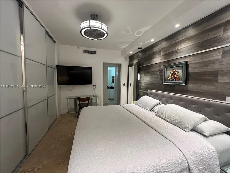 6917 Collins Ave — Photo 24