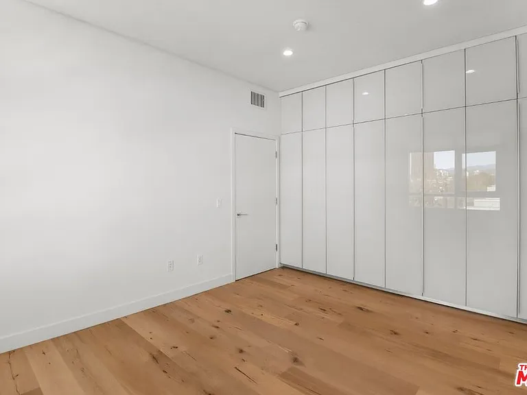 938 S Orange Grove Ave #302 — Photo 16