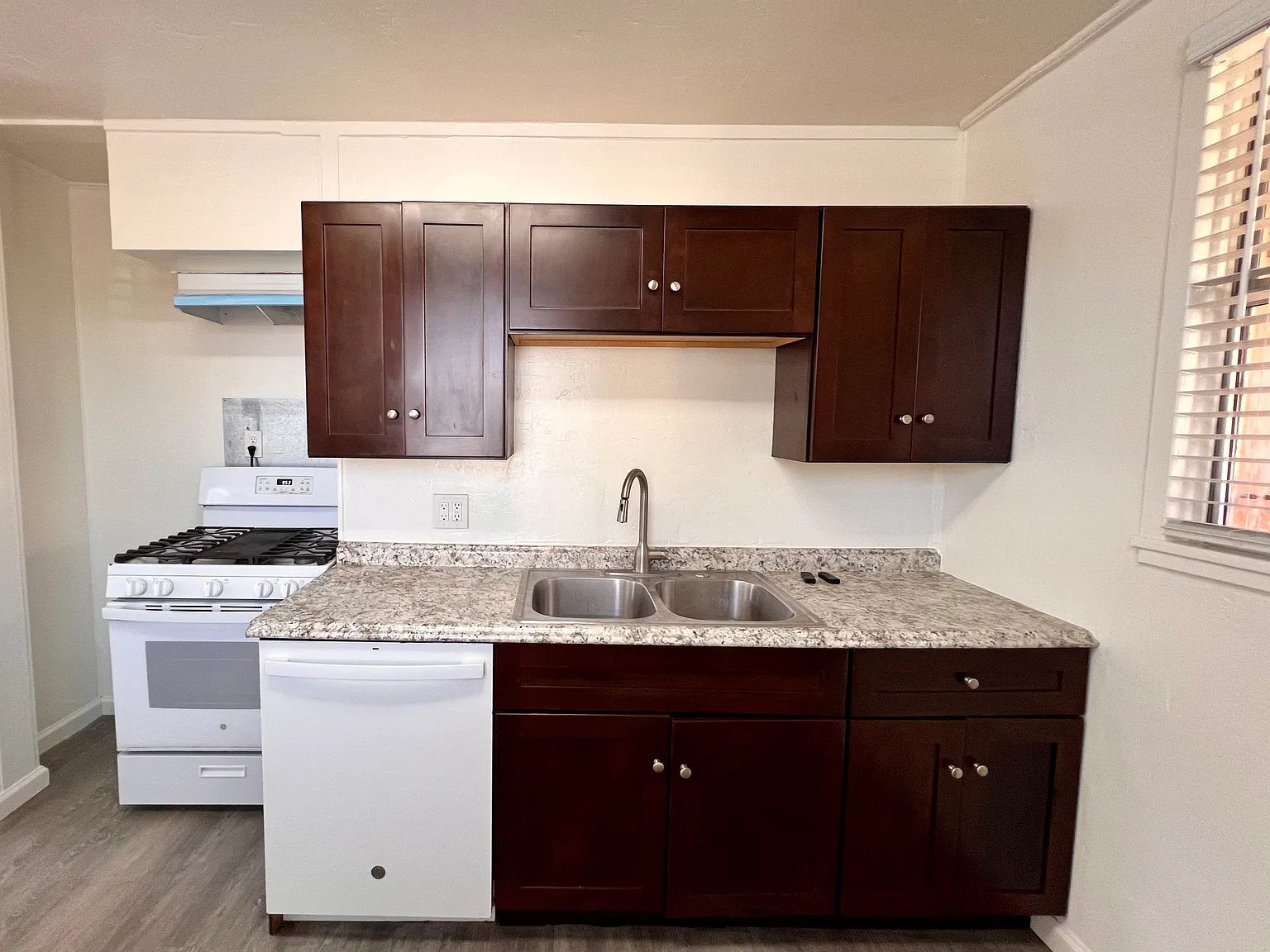 2 bed, 900 sqft, $2,295 — Photo 3