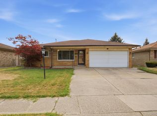 25805 Berkshire St, Roseville, MI 48066