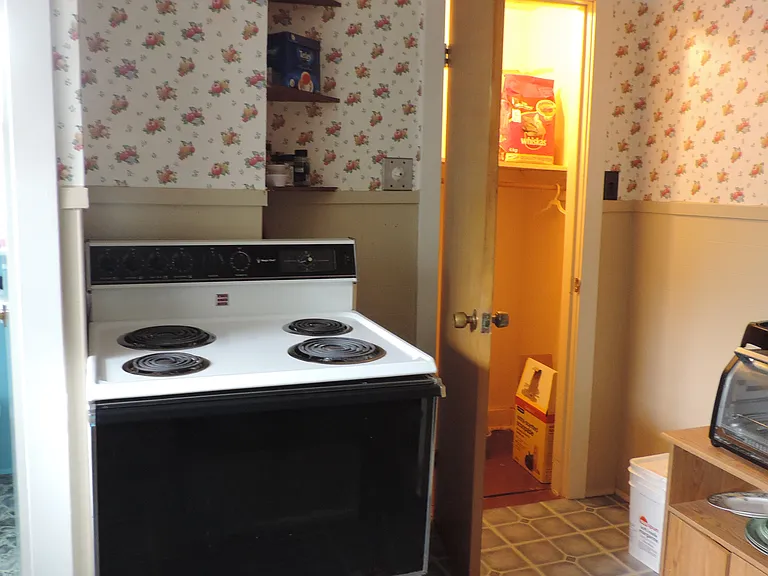 409 Pleasant St #UNITB — Photo 9