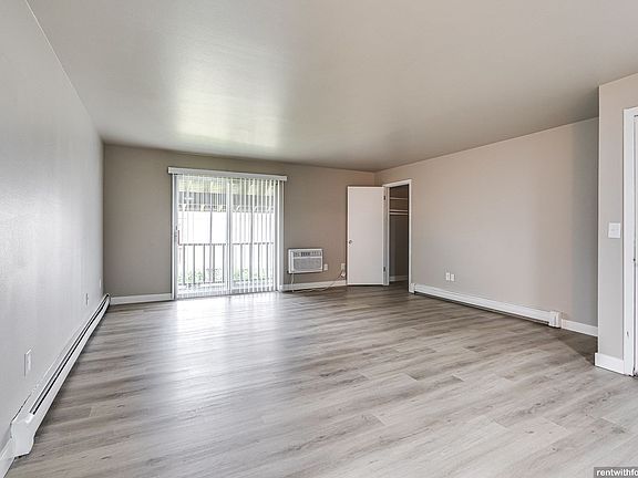 4th image of 2109 Maplecrest Dr #2110-06