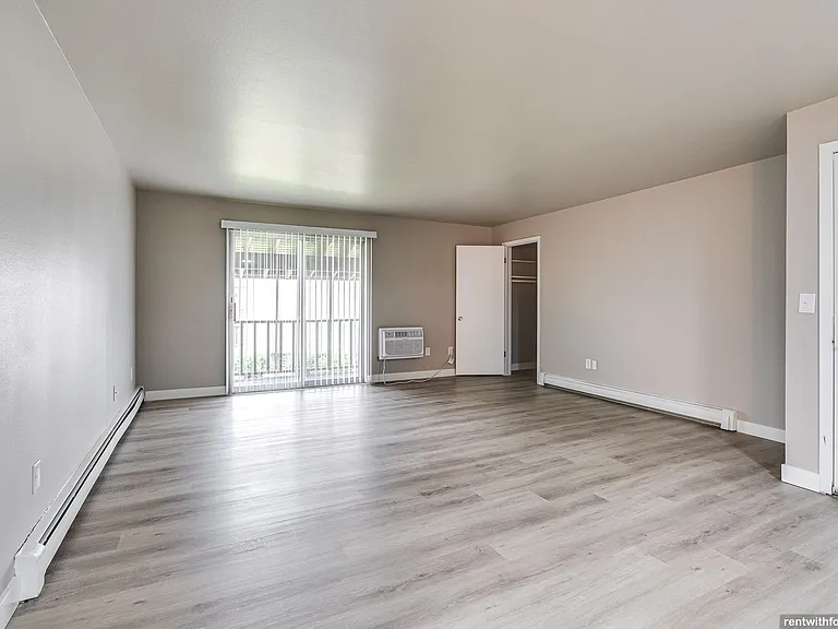 Maple Crest Apartments (Calumet Grove) — Photo 14