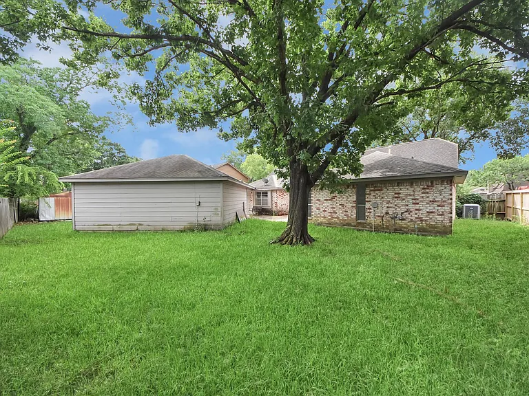 7510 Renmark Ln — Photo 50