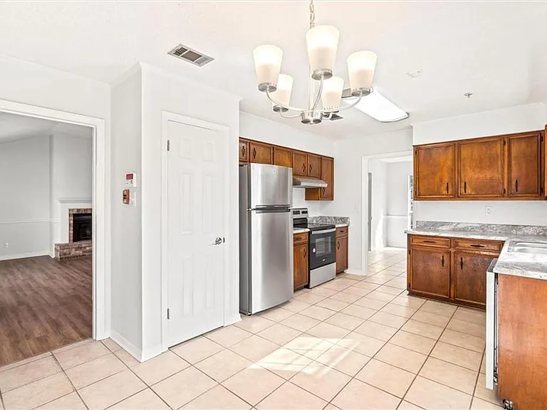 1240 Lynchburg Ct — Photo 6