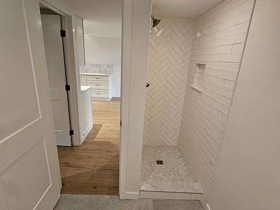 4th image of 26 Poplar St