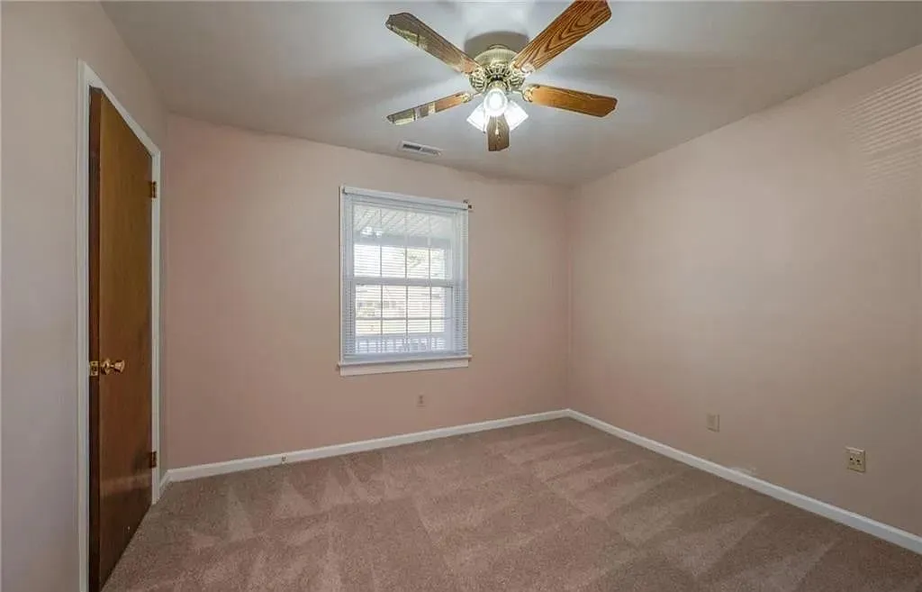 2087 Kingfisher Way photo 1