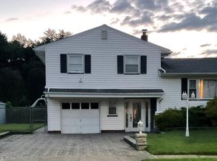 42 S Oak Ave, Fords, NJ 08863