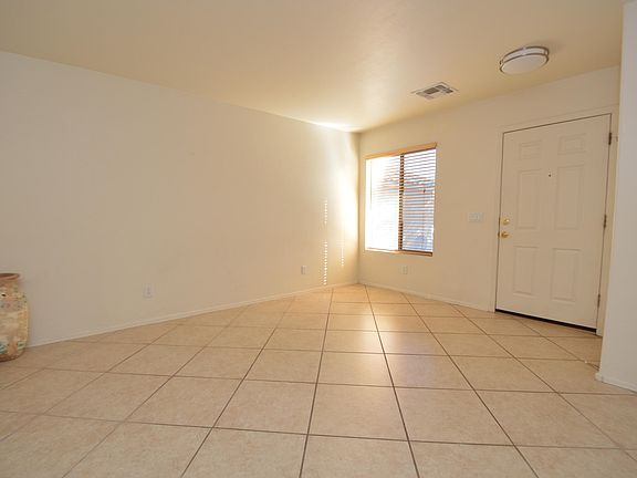 4th image of 696 W Cholla Crest Dr