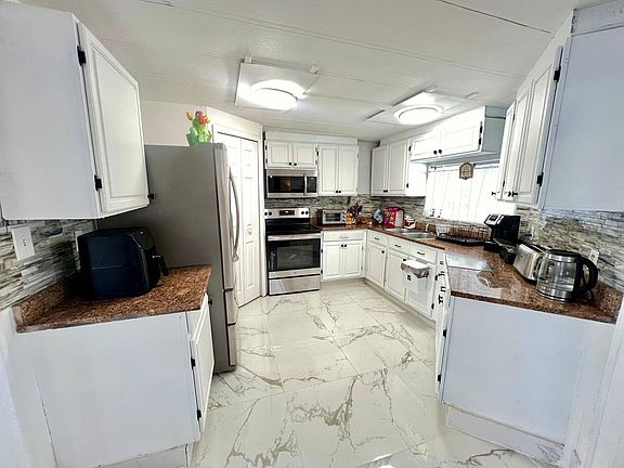 3rd image of 86 Pickering Dr